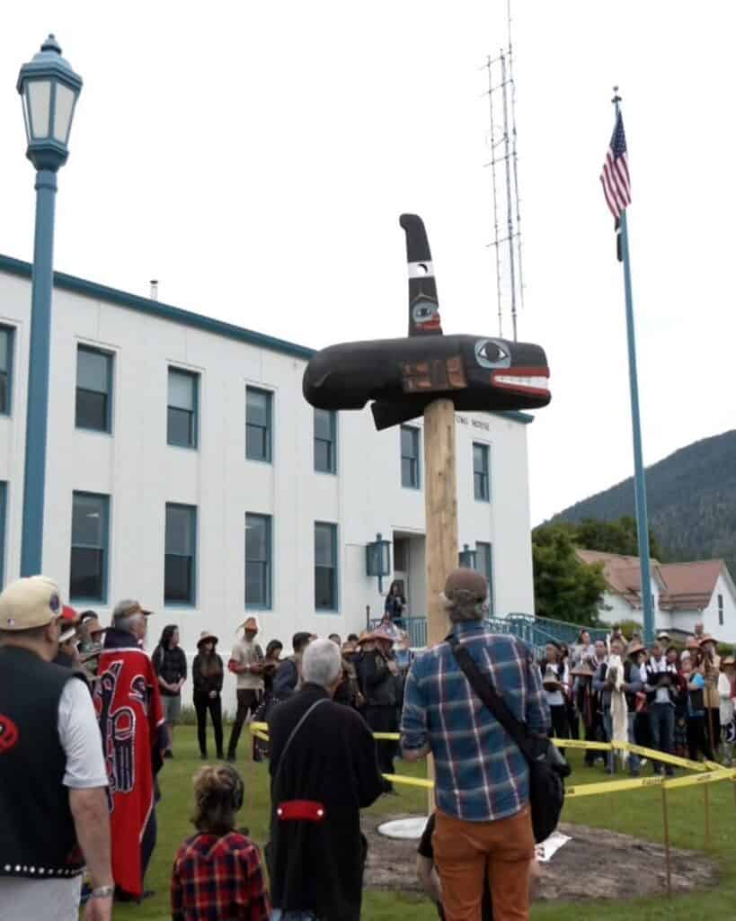 Killer Whale Grave Marker
The Killer Whale Grave Marker totem pole, told by Kayaashkeiditaan, was carved in honor of Shx’atoo, who was hanged during the Wrangell Bombardment in 1869. Killer Whale Grave Marker totem pole was carved by Mike Hoyt.
